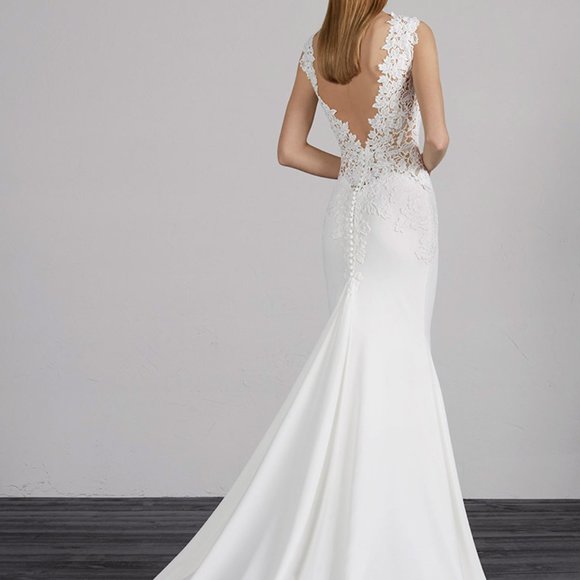 Pronovias Milano Gown - Picture 2 of 7